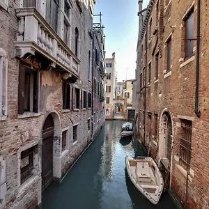  Appartamento Canal View In Rialto